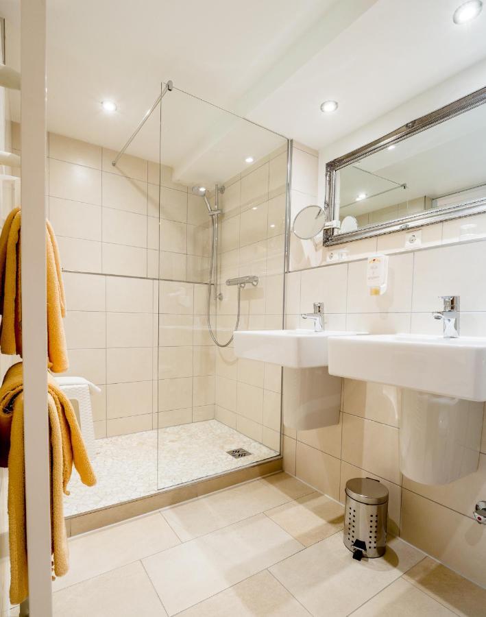 Small Double Room,1769513353:JPEG